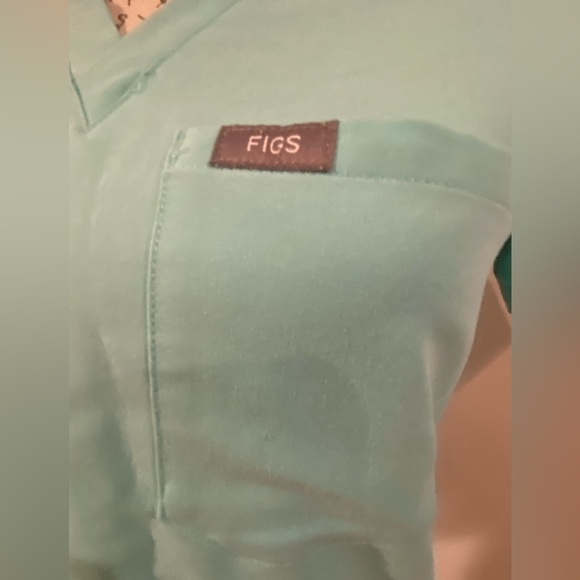 Figs technical collection single pocket scrub top - Picture 3 of 6